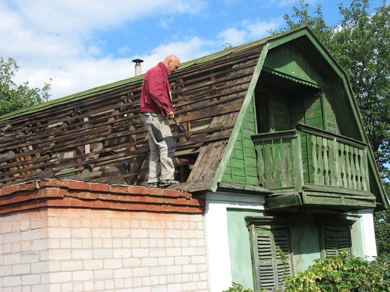 Как самостоятельно произвести реконструкцию крыши на даче