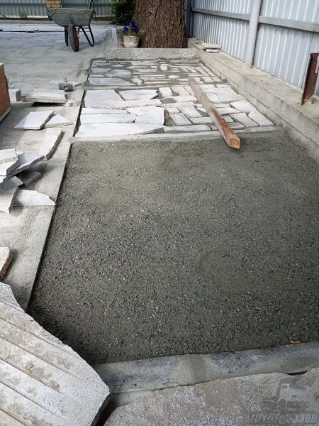 Трамбовка для садовой дорожки на цементной основе